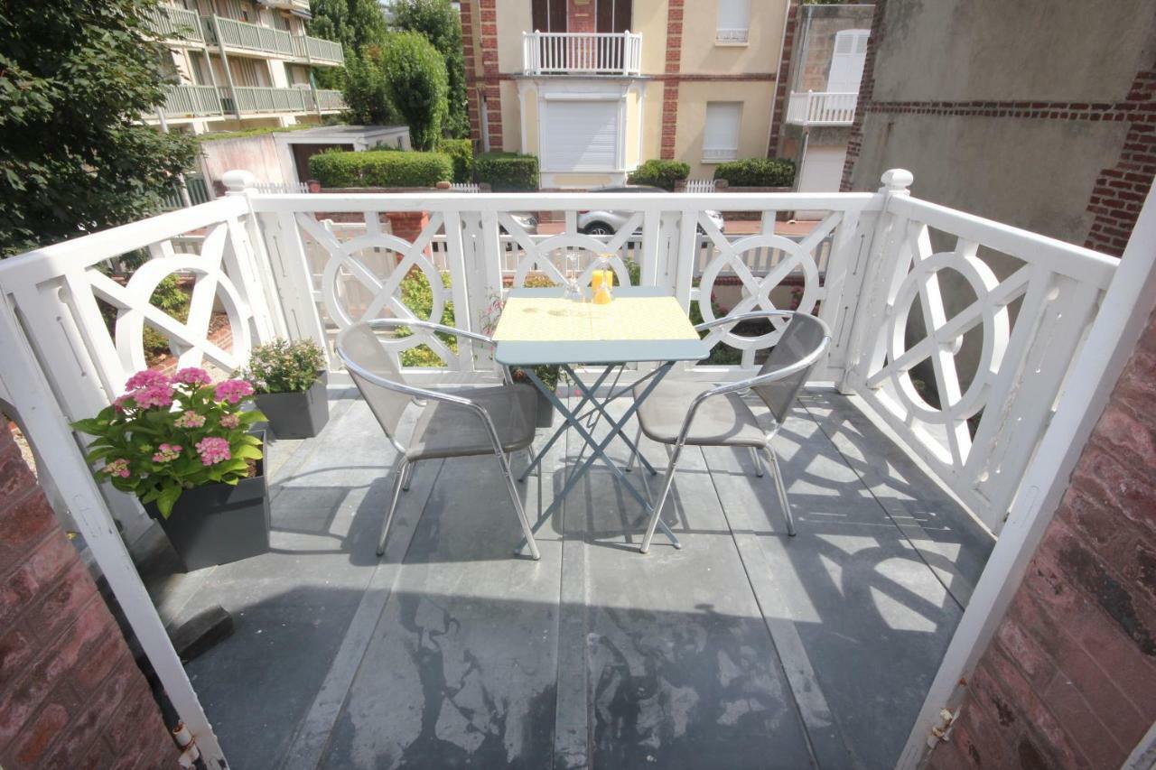 Appartement Studio + terrasse centre-ville Villers Sur Mer Extérieur photo
